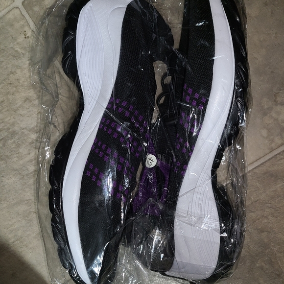 Walking shoes - Picture 4 of 8